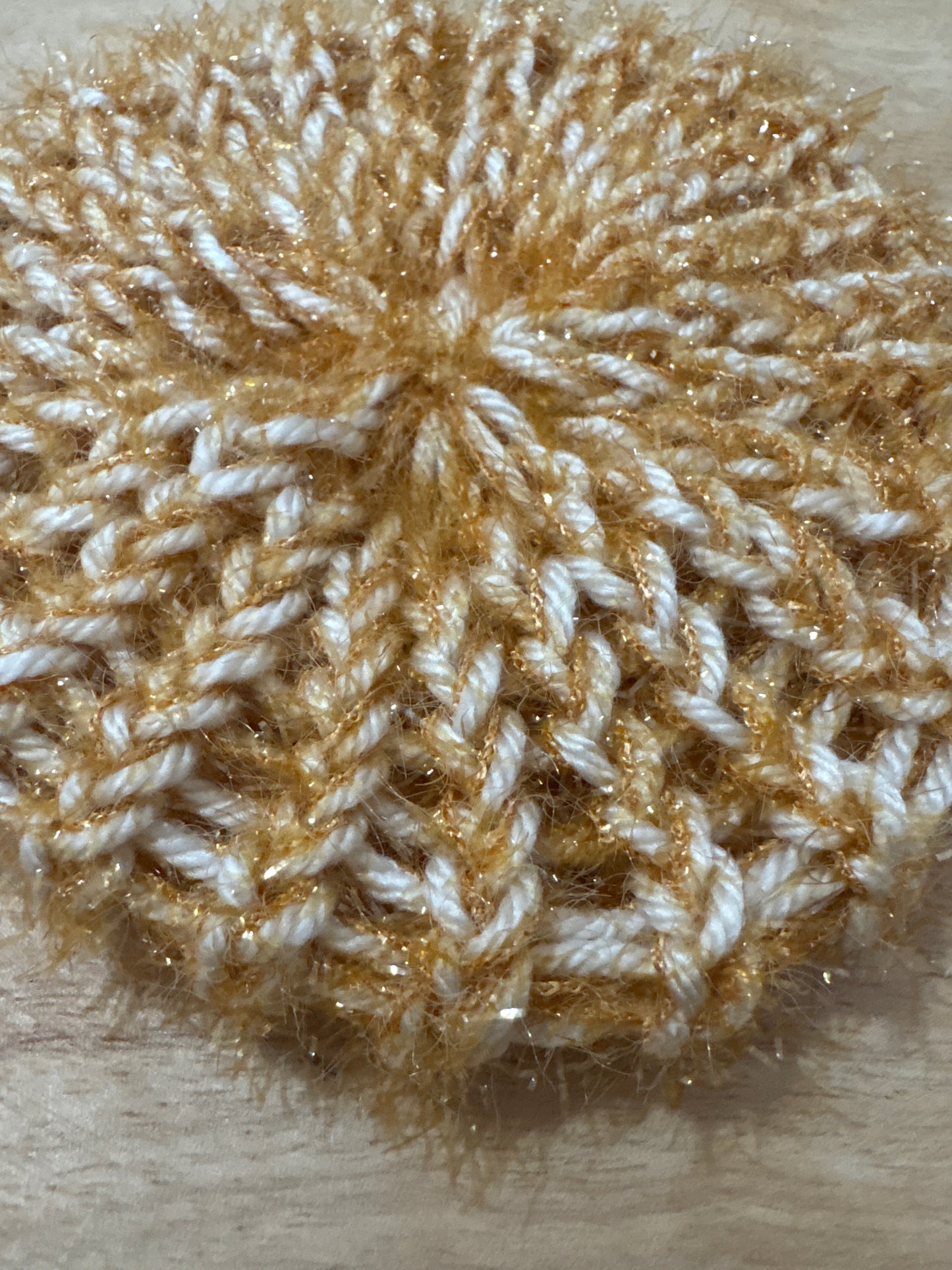Gold and white Scrubby