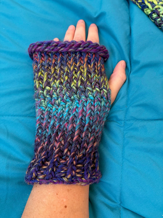 Deluxe Adult Hat and Fingerless Glove Set