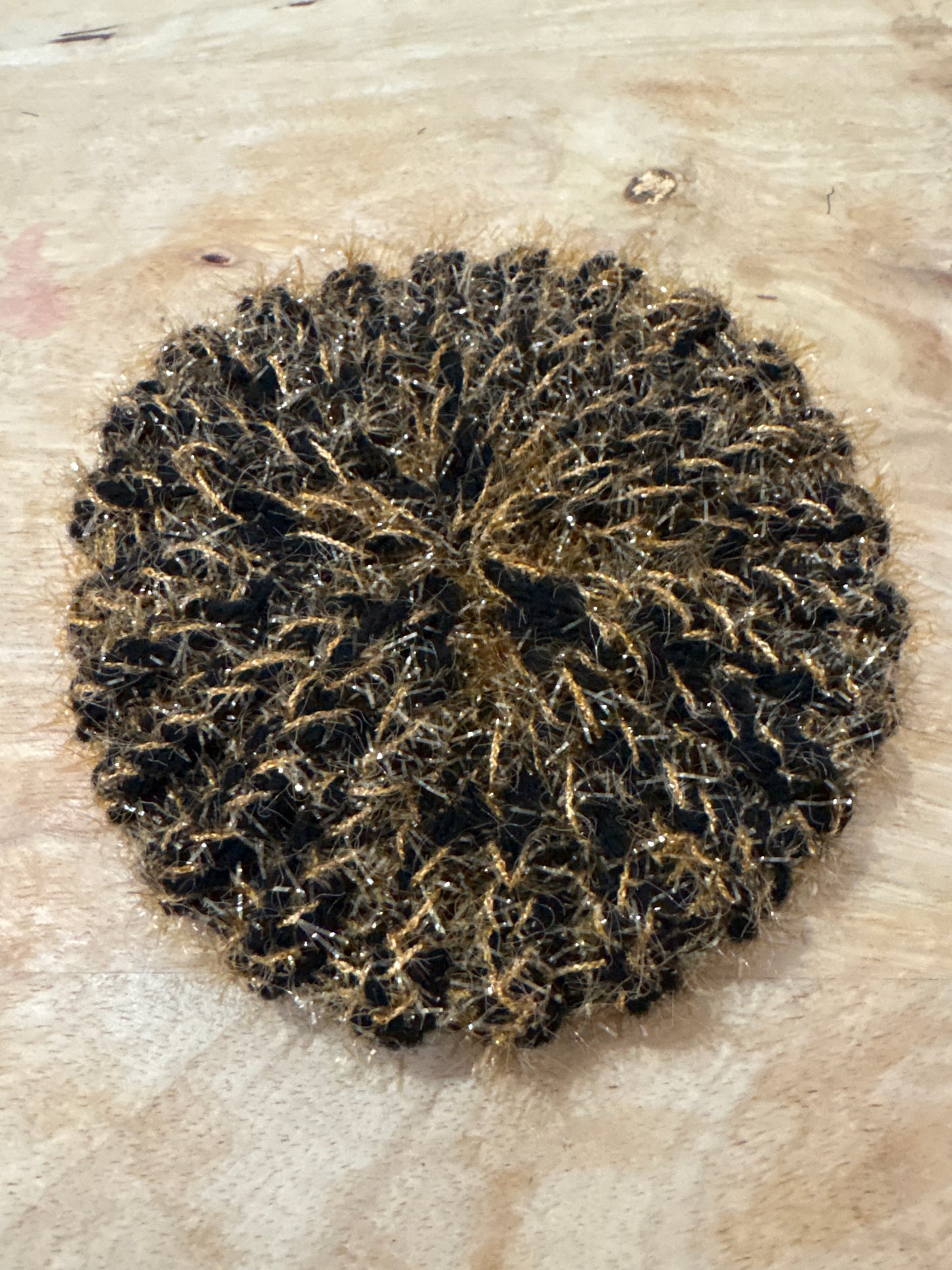 Black and gold Scrubby